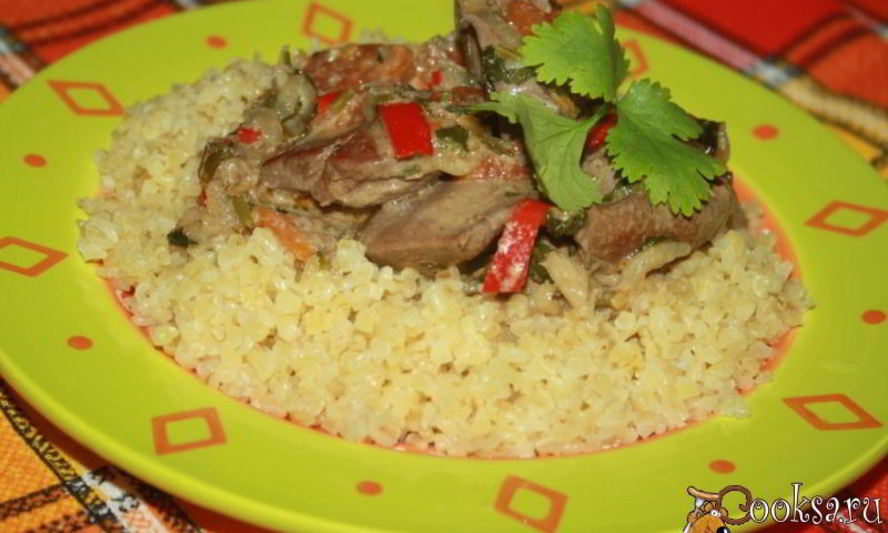 Рецепт индюшиной печени с овощами в сметанном соусе в мультиварке