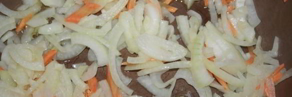 индюшиная печень с овощами в сметанном соусе в мультиварке