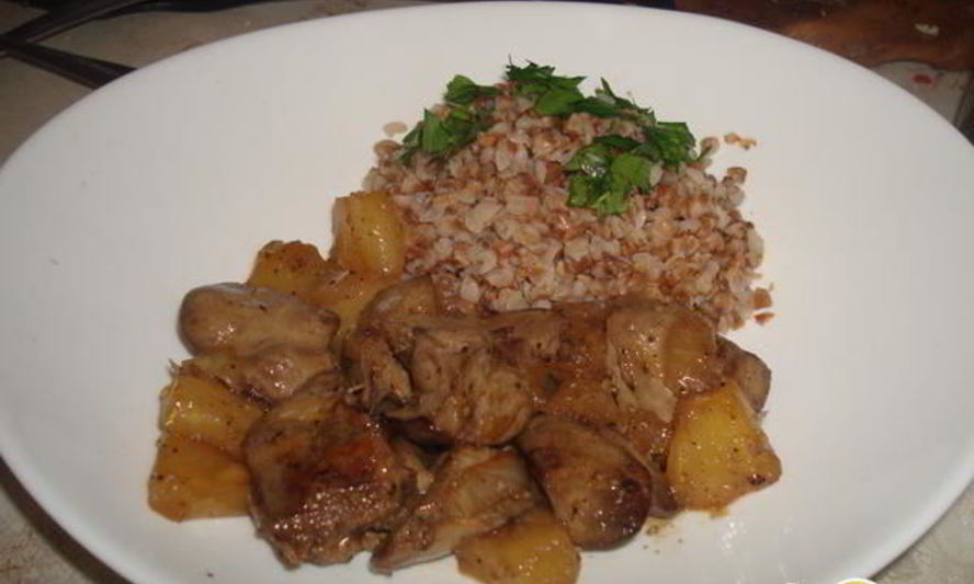 Рецепт куриной печени с ананасами и гречкой
