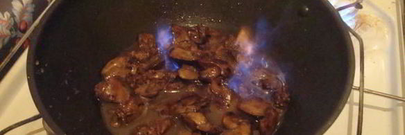 куриная печень с ананасами и гречкой