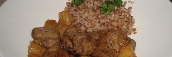 куриная печень с ананасами и гречкой