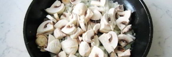 куриная печень с грибами в вине