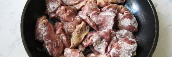 куриная печень с грибами в вине