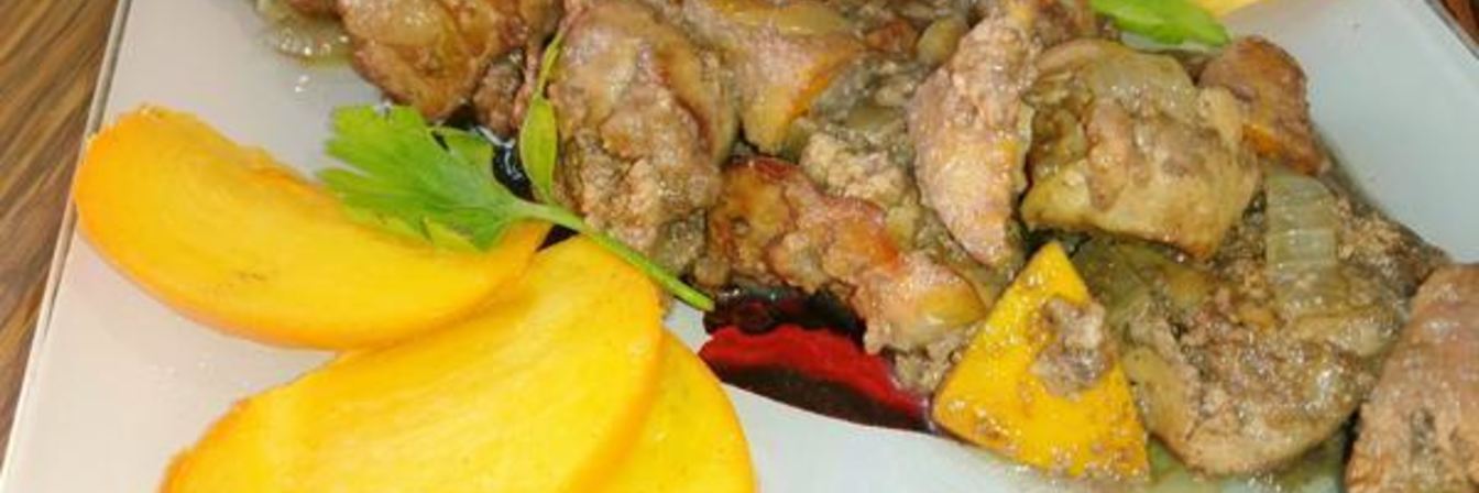 Куриная печень с хурмой