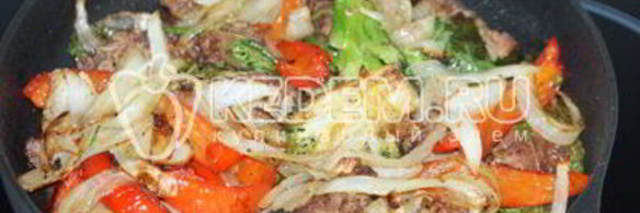 куриная печень с овощами