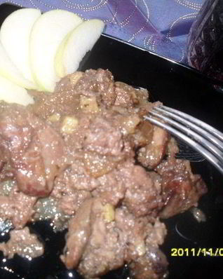 Куриная печень с яблочно-имбирным соусом