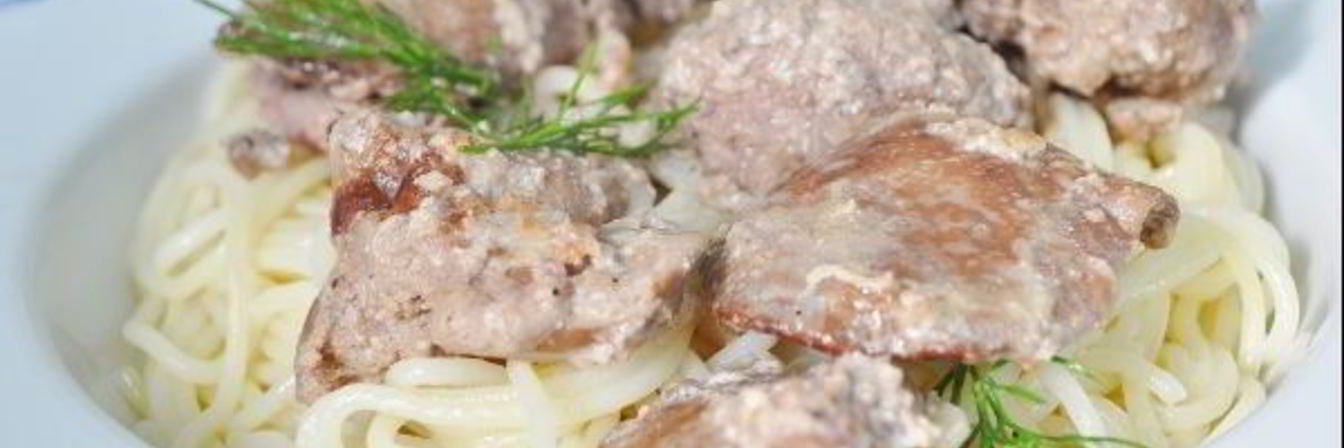 Куриная печень тушеная в сметане
