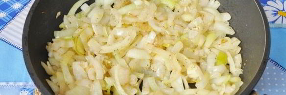 куриная печень тушеная в сметане