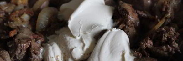 куриная печень в сметанном соусе