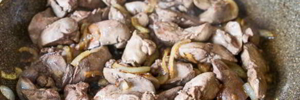 куриная печень, жареная с яйцом