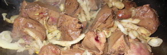 печень индюшки с яблоками и черносливом