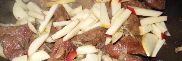 печень индюшки с яблоками и черносливом