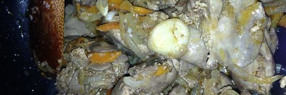 печень куриная, тушеная с карри