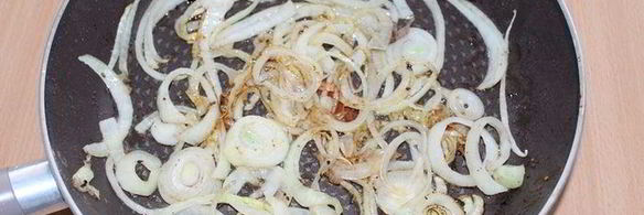 печень с яблоками и луком