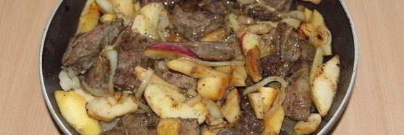 печень с яблоками и луком