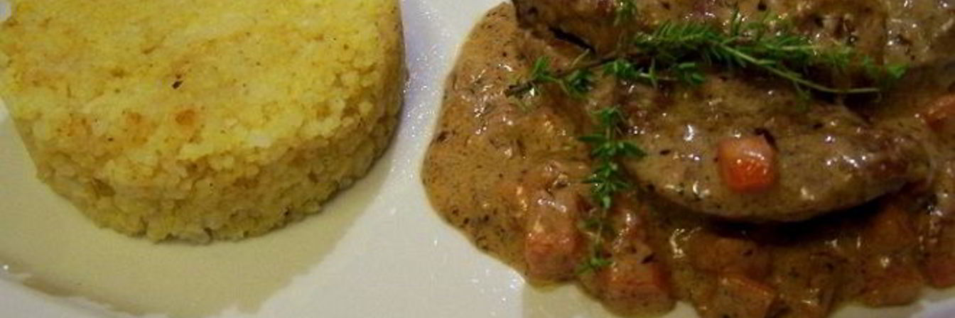 Печень свиная тушеная