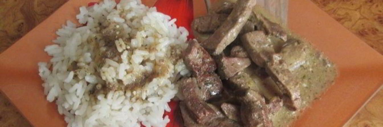 Печень, тушенная в соусе