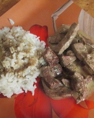 Печень, тушенная в соусе