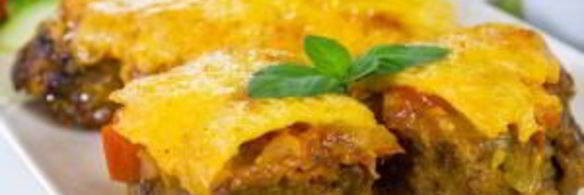 печень, запеченная с помидорами и луком под сыром