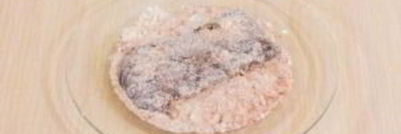 печень, запеченная с помидорами и луком под сыром