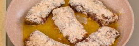 печень, запеченная с помидорами и луком под сыром