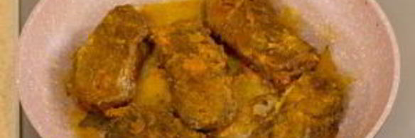 печень, запеченная с помидорами и луком под сыром