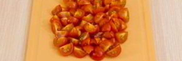 печень, запеченная с помидорами и луком под сыром