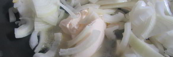 печеночные шарики с жареным луком в фисташках