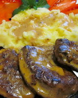 Телячья печенка, тушеная в сметане