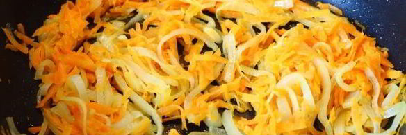 тушеная печень со сметаной, морковью и луком