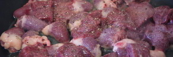 жареная куриная печень с сердечками