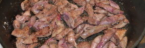 жареная печень с винным соусом