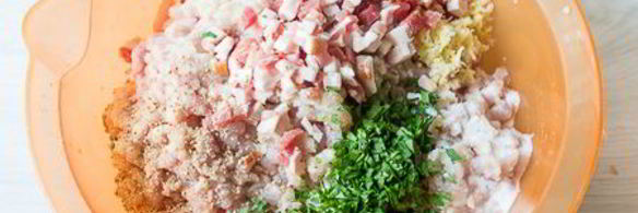 домашние пельмени с курицей и копченой грудинкой