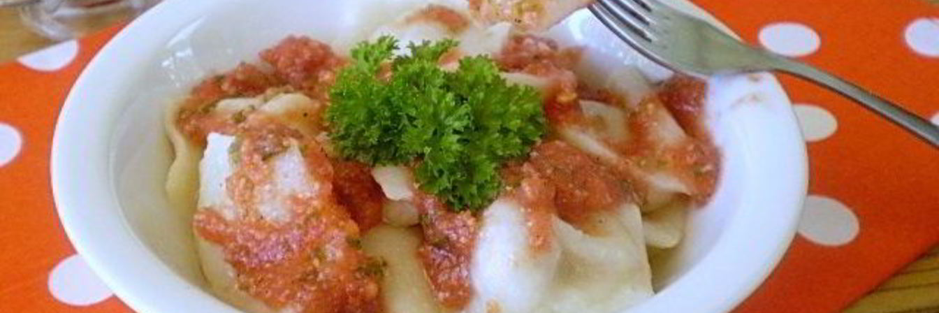 Пельмени под соусом