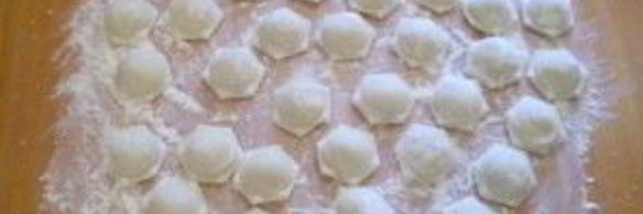 пельмени под соусом