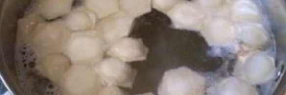 пельмени под соусом