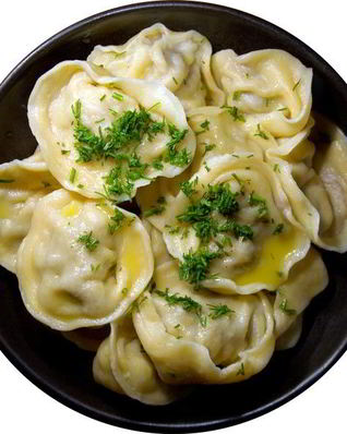 Пельмени с помидорами