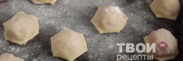 пельмени, запеченные со сметаной и сыром