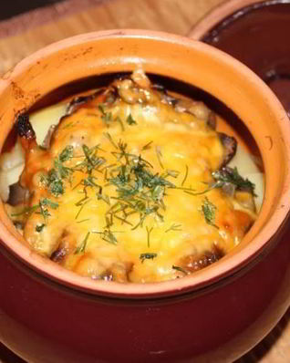 Пельмени, запеченные в горшочке