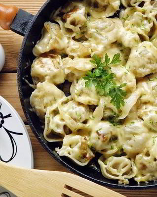 Жареные пельмени с сыром