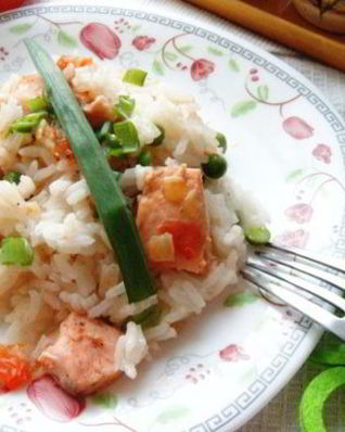 Быстрый плов с рыбой и зеленым горошком