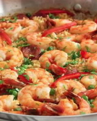 Паэлья с креветками и колбасой