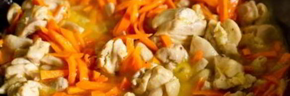 плов из курицы с нутом и изюмом