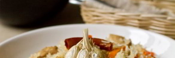 плов из курицы с нутом и изюмом