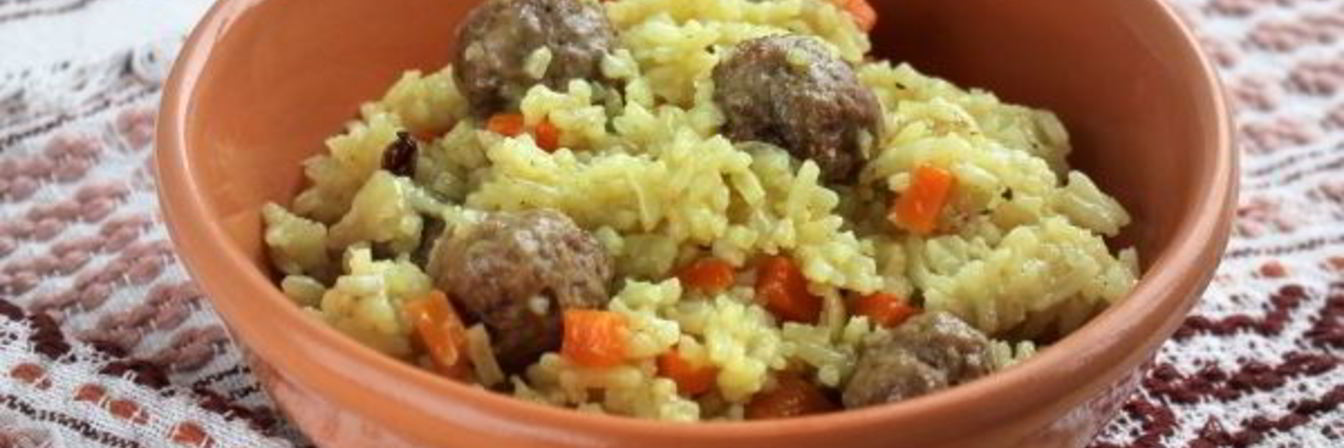 Плов с фрикадельками в мультиварке
