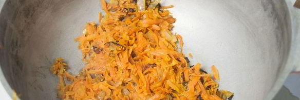 плов с говядиной и помидорами