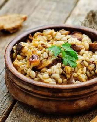 Плов с грибами и цельнозерновым ячменем