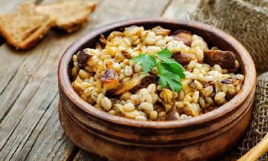 Рецепт плова с грибами и цельнозерновым ячменем