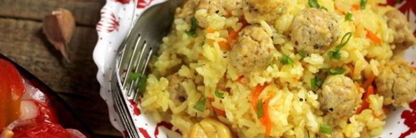 Плов с куриными фрикадельками