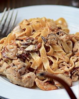 Феттучини с рагу из цесарки и белых грибов